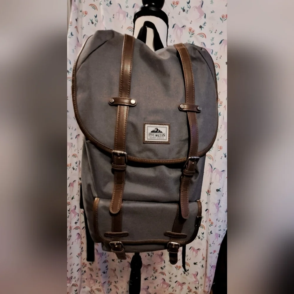 NWOT Steve Madden Grey Utility Unisex Casual School Travel Work Padded Backpack